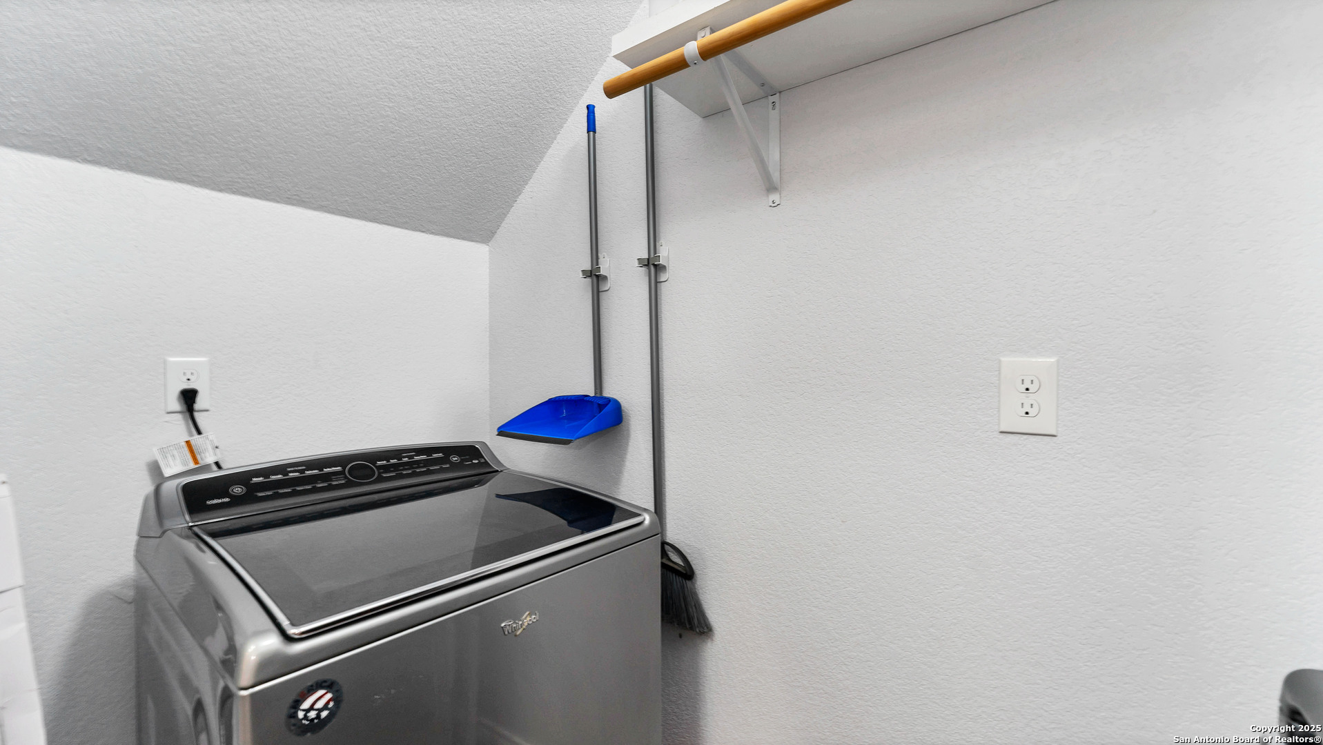 201 Lantana Floresville TX 78114