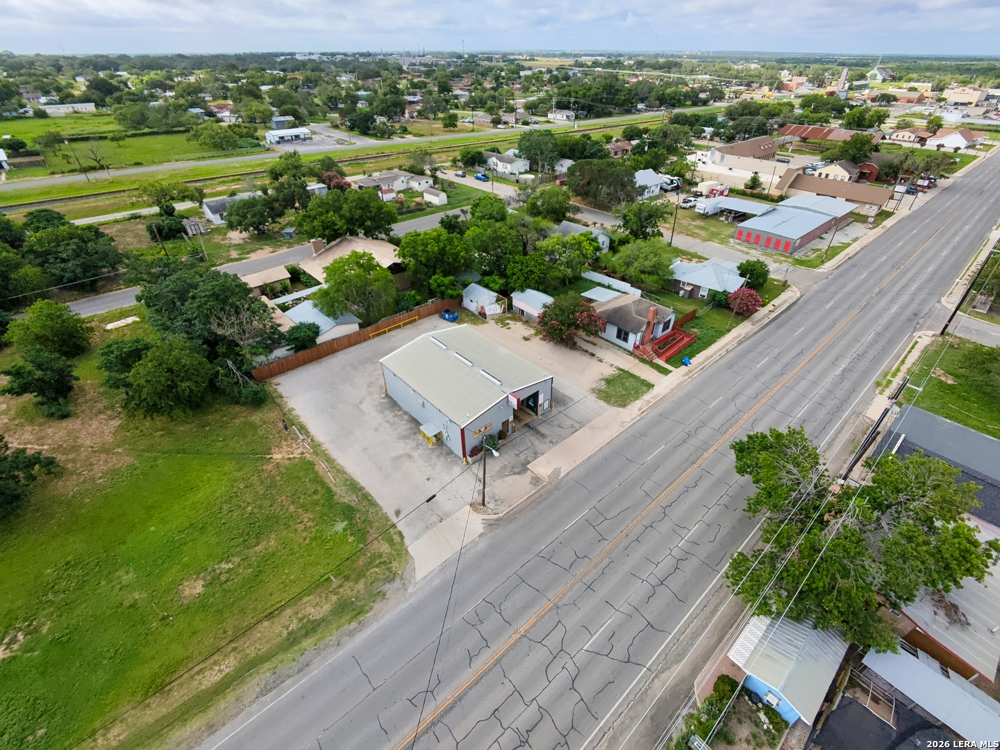404 N Teel Drive Devine TX 78016