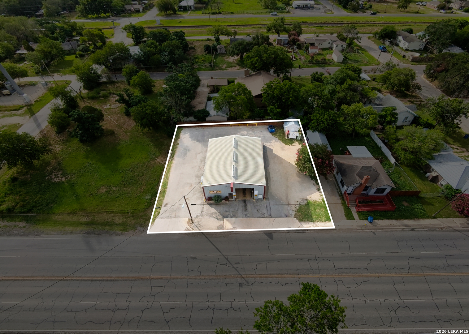 404 N Teel Drive Devine TX 78016