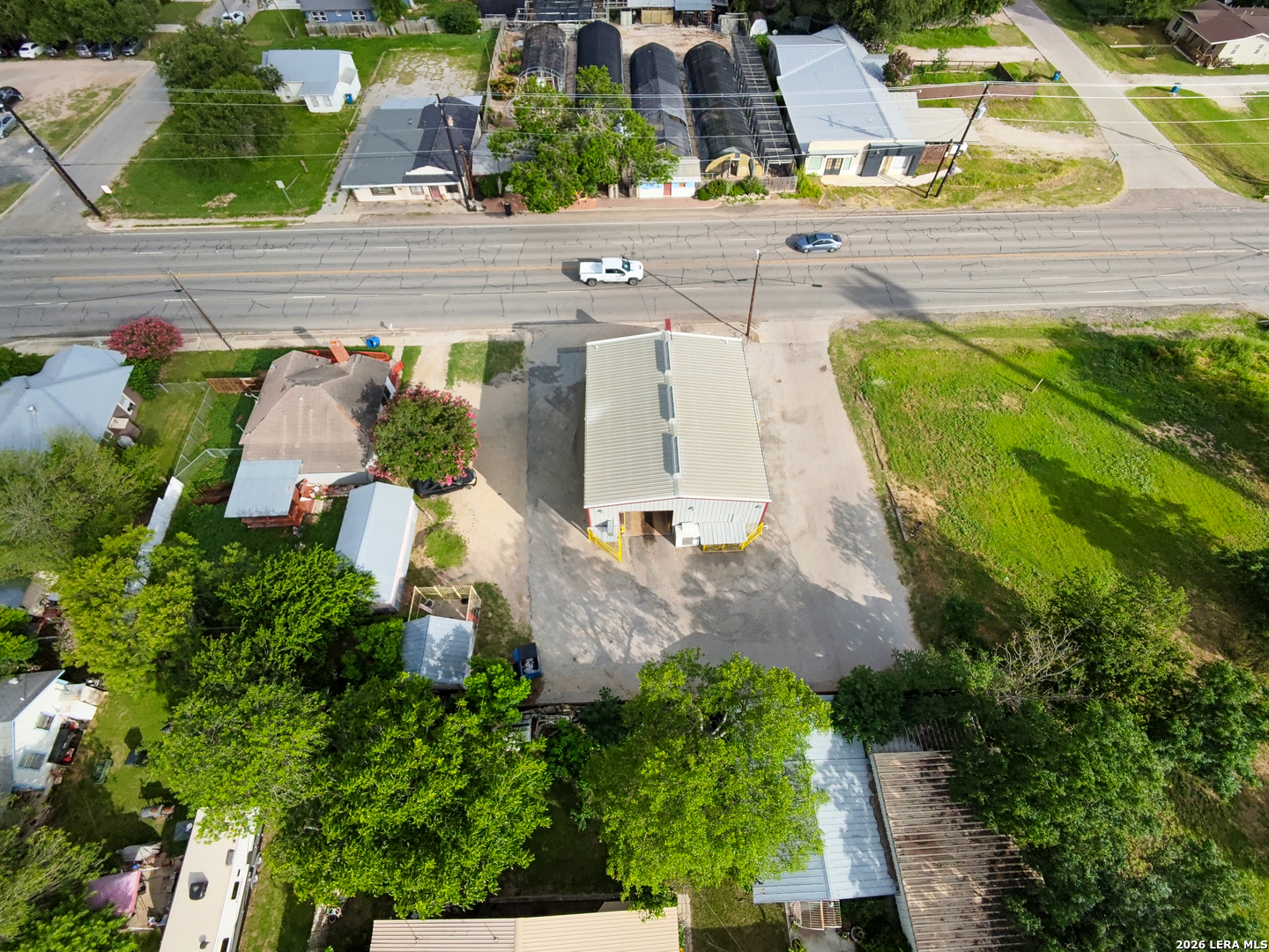404 N Teel Drive Devine TX 78016