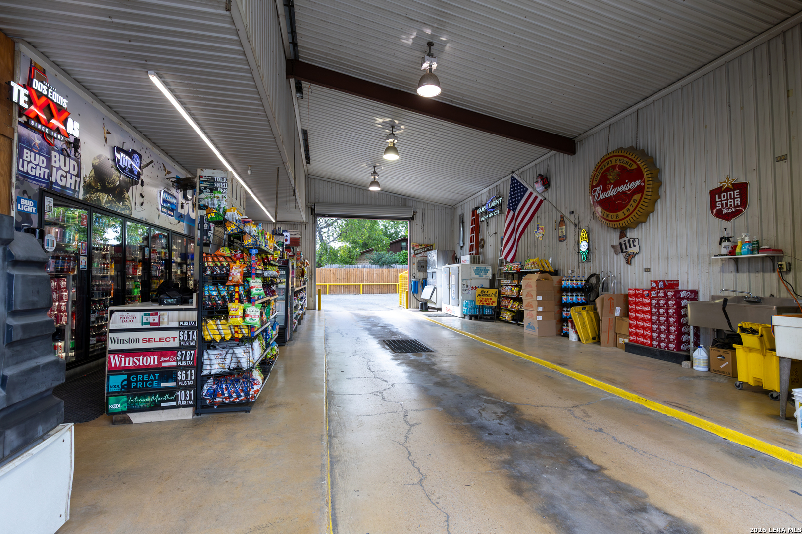 404 N Teel Drive Devine TX 78016