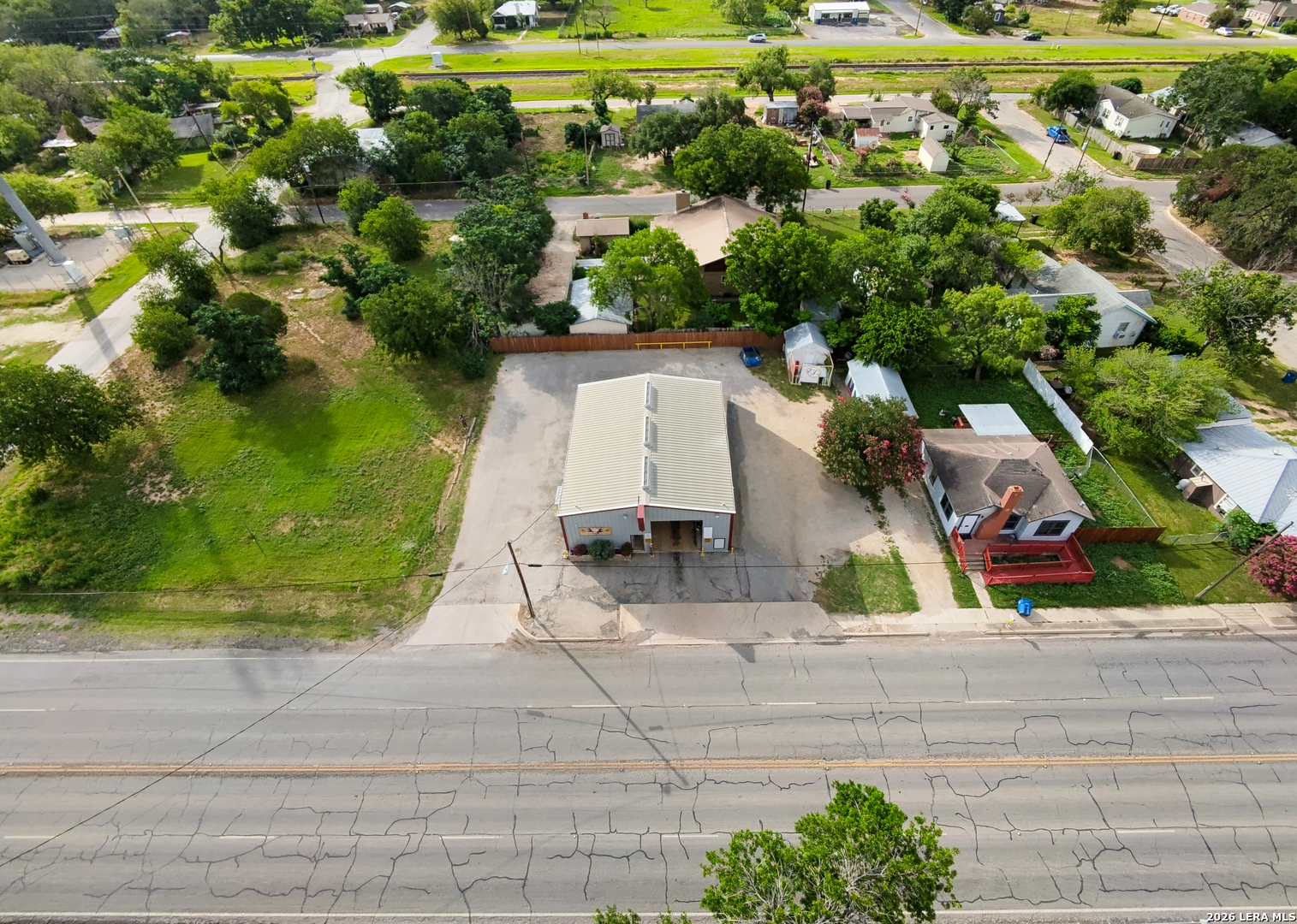 404 N Teel Drive Devine TX 78016
