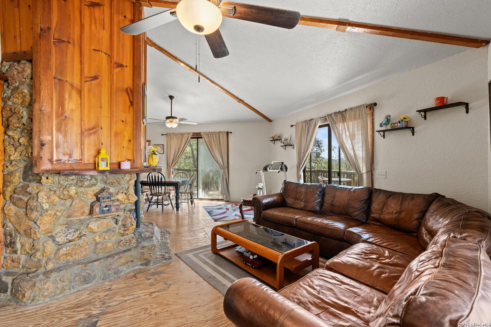 10294 Park Road 37 Lakehills TX 78063