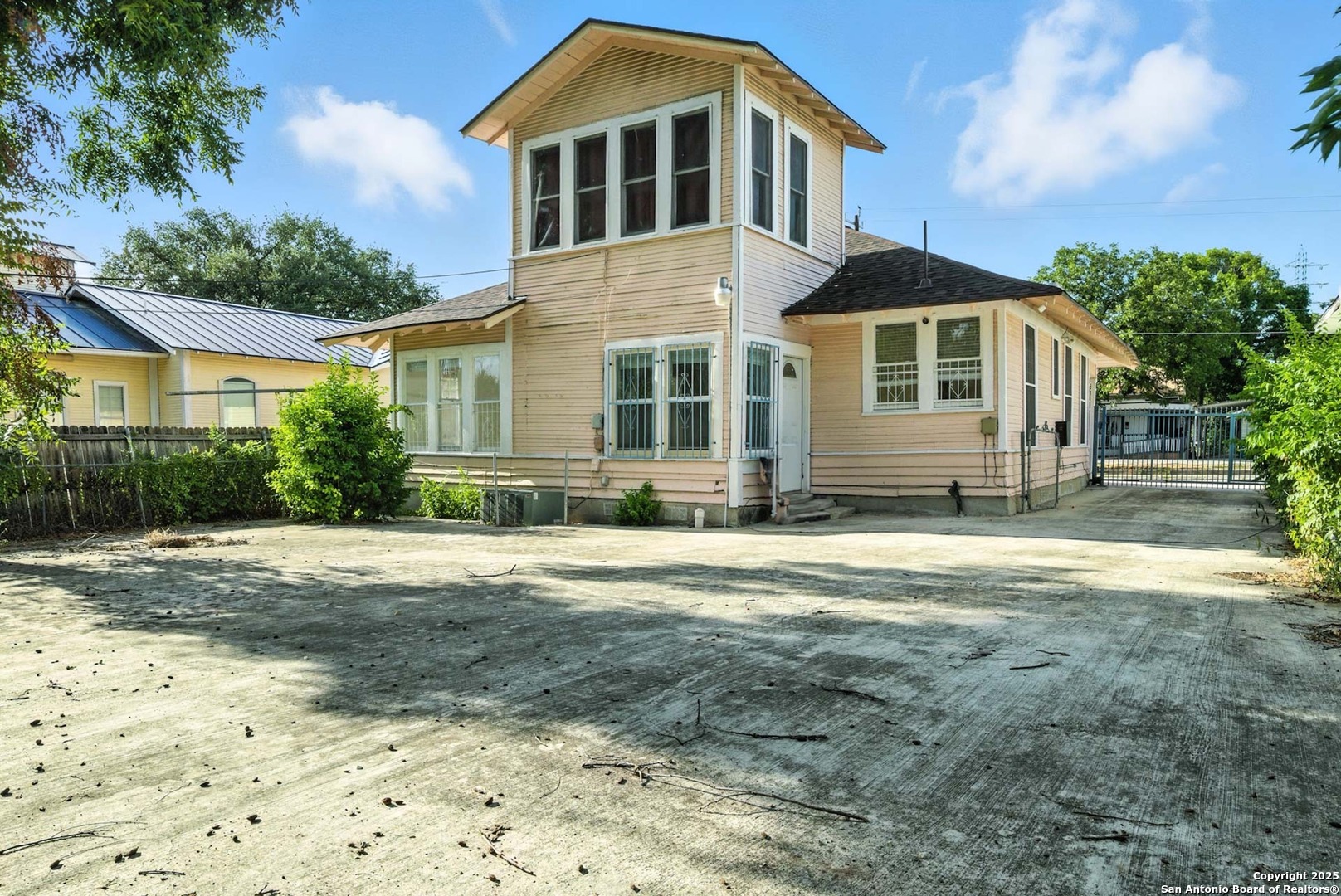 1506 W Martin San Antonio TX 78207