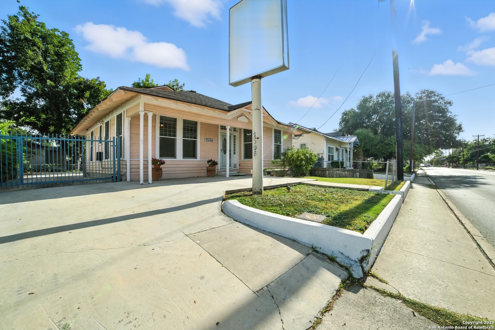 1506 W Martin San Antonio TX 78207