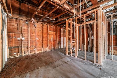 2219 S Flores San Antonio TX 78204