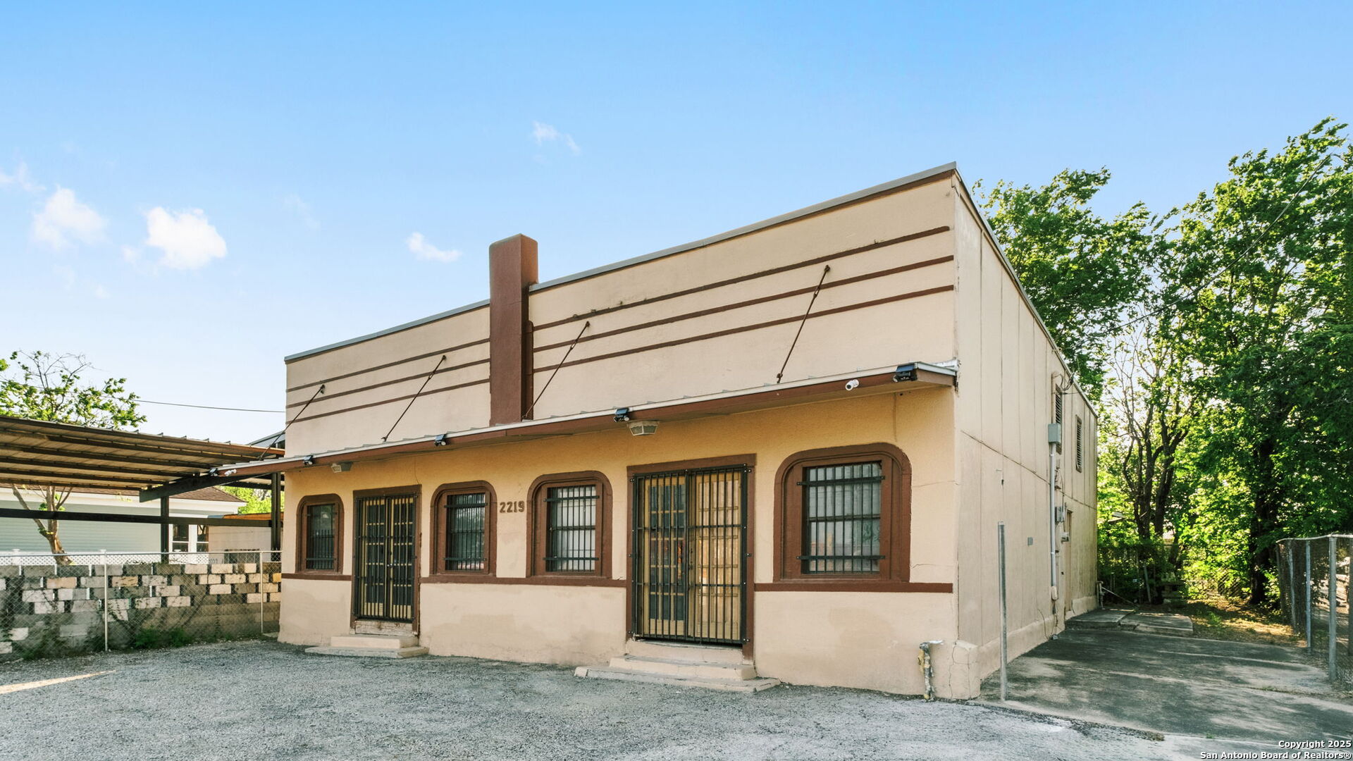 2219 S Flores San Antonio TX 78204
