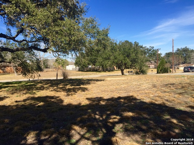 621 N Duck Pleasanton TX 78064