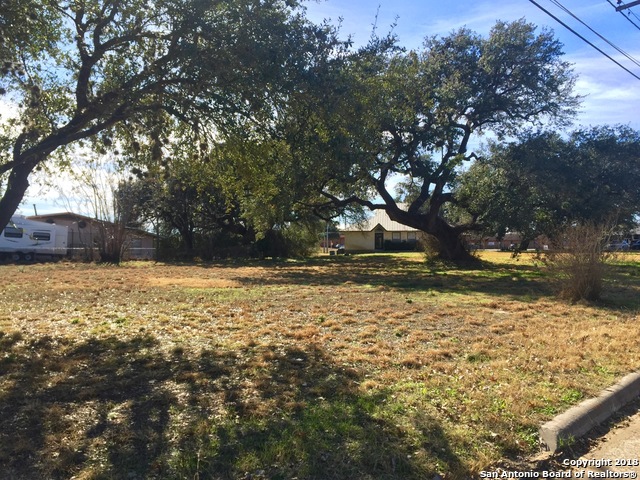 621 N Duck Pleasanton TX 78064