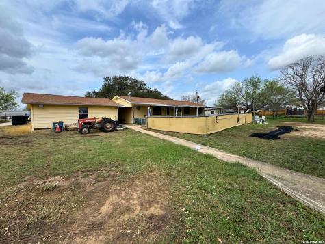 6? Ac Fm 1937 San Antonio TX 78221