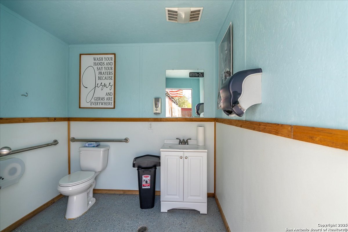 1200 Highway 59 George West TX 78022