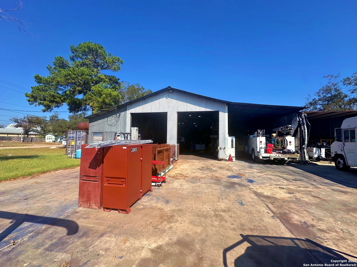 215 E College Pleasanton TX 78064