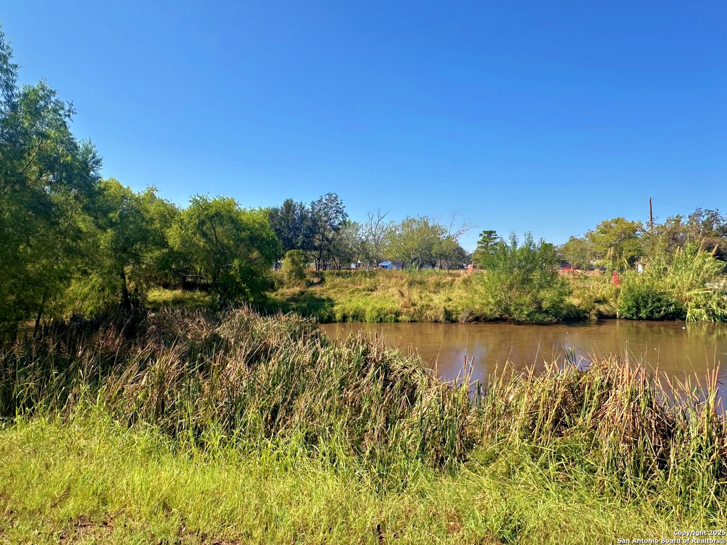 215 E College Pleasanton TX 78064