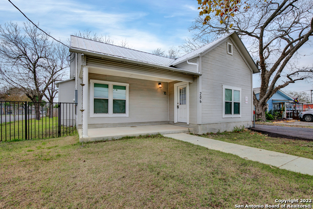 206 S King Street Seguin TX 78155