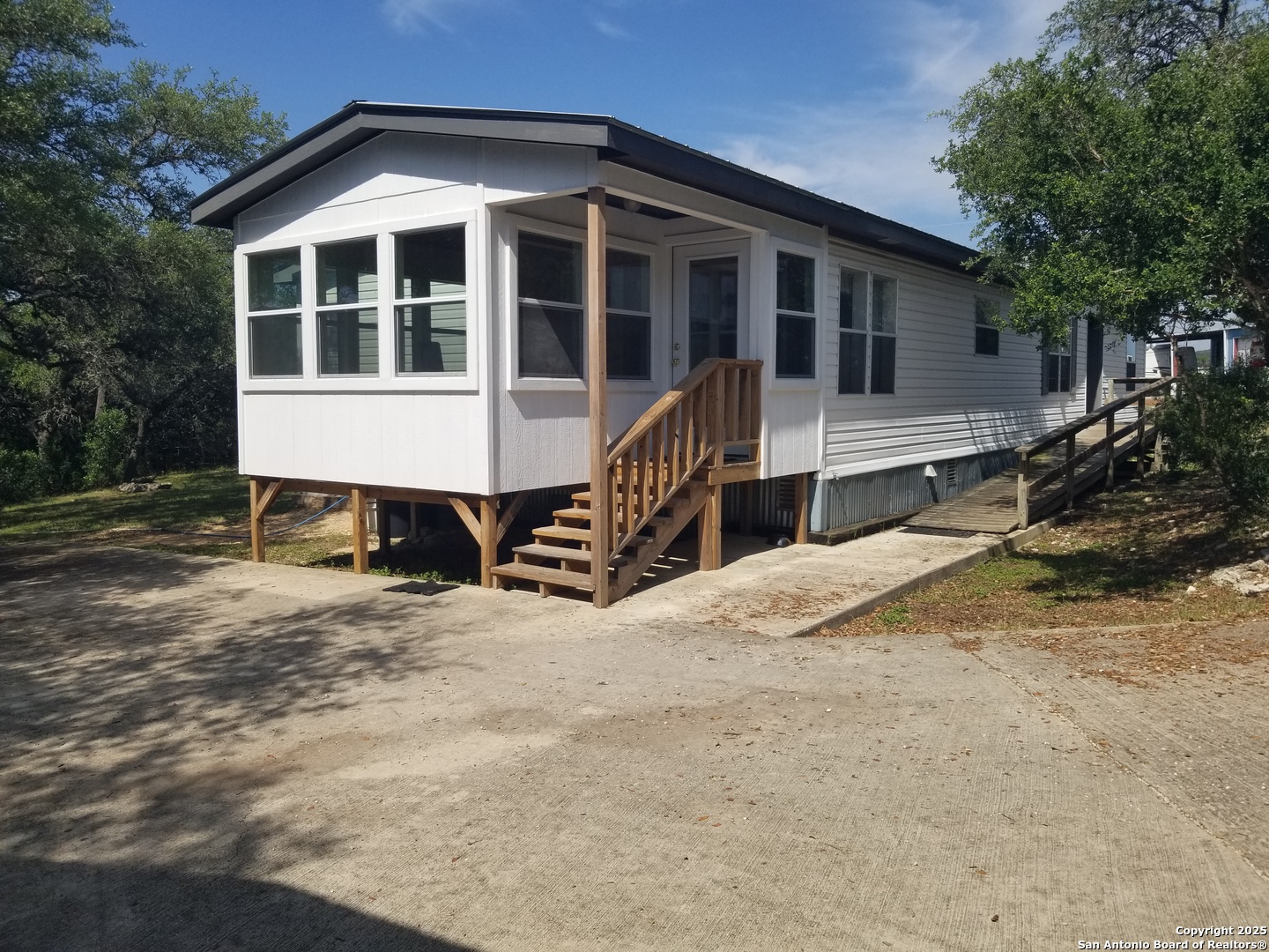 9200 Park Road 37 Lakehills TX 78063