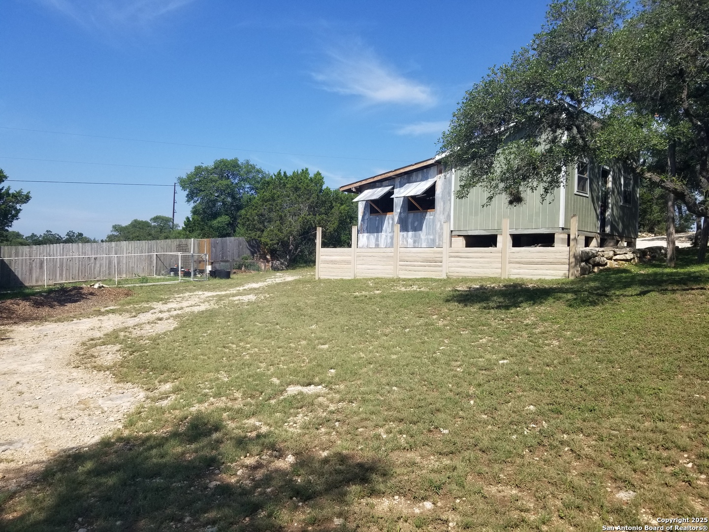 9200 Park Road 37 Lakehills TX 78063