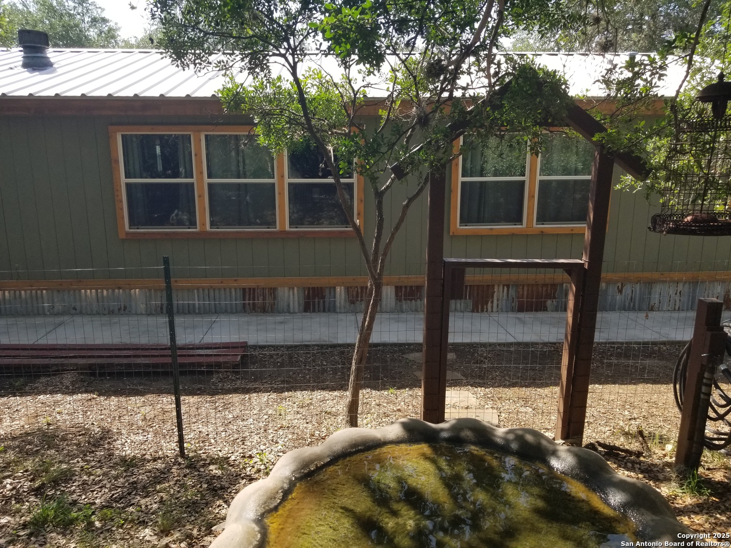 9200 Park Road 37 Lakehills TX 78063