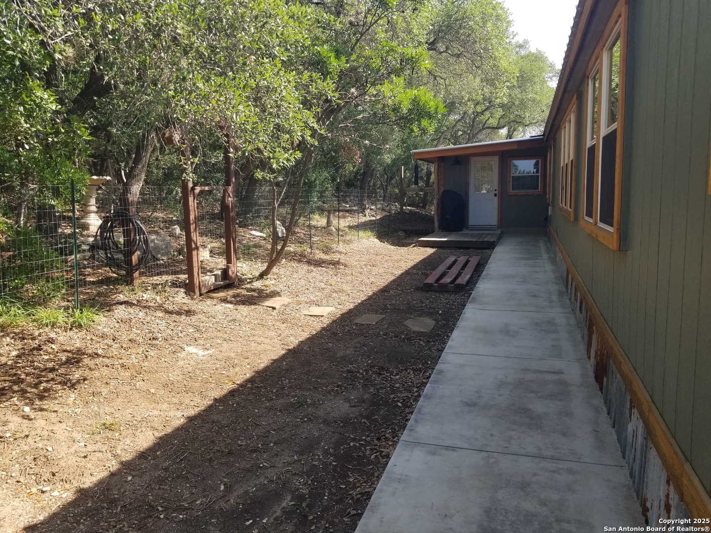 9200 Park Road 37 Lakehills TX 78063