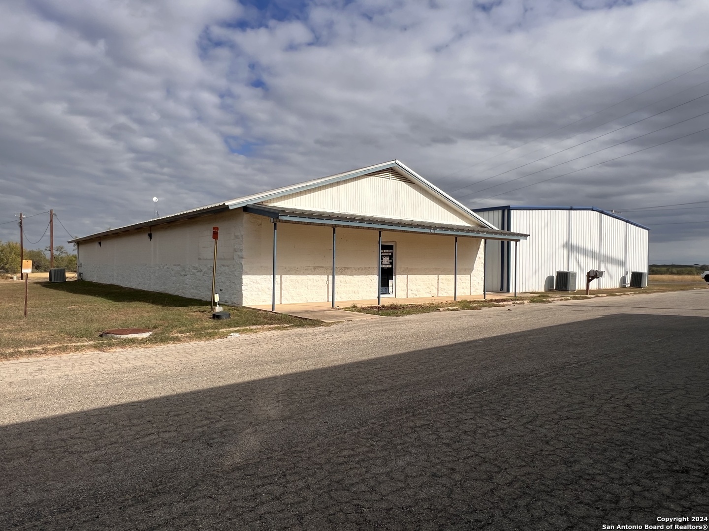 1375 Jr Boulevard Pleasanton TX 78064