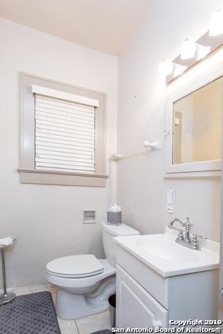 1633 W Kings Highway San Antonio TX 78201
