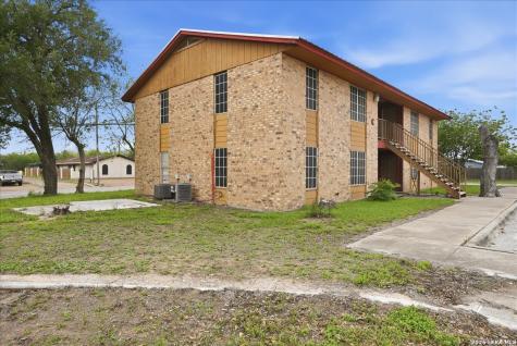600 E Crockett Street Beeville TX 78102