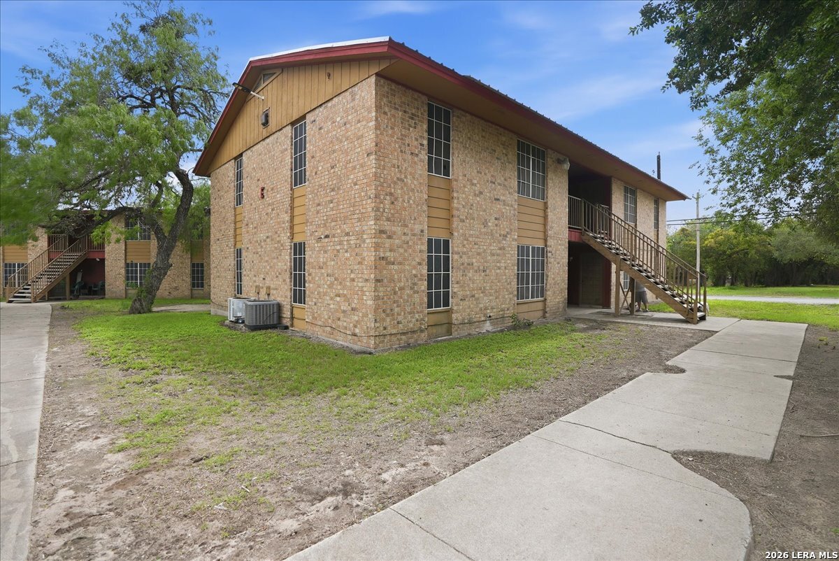 600 E Crockett Street Beeville TX 78102