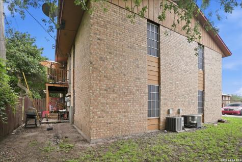 600 E Crockett Street Beeville TX 78102