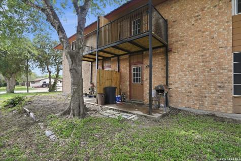 600 E Crockett Street Beeville TX 78102