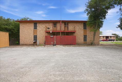 600 E Crockett Street Beeville TX 78102