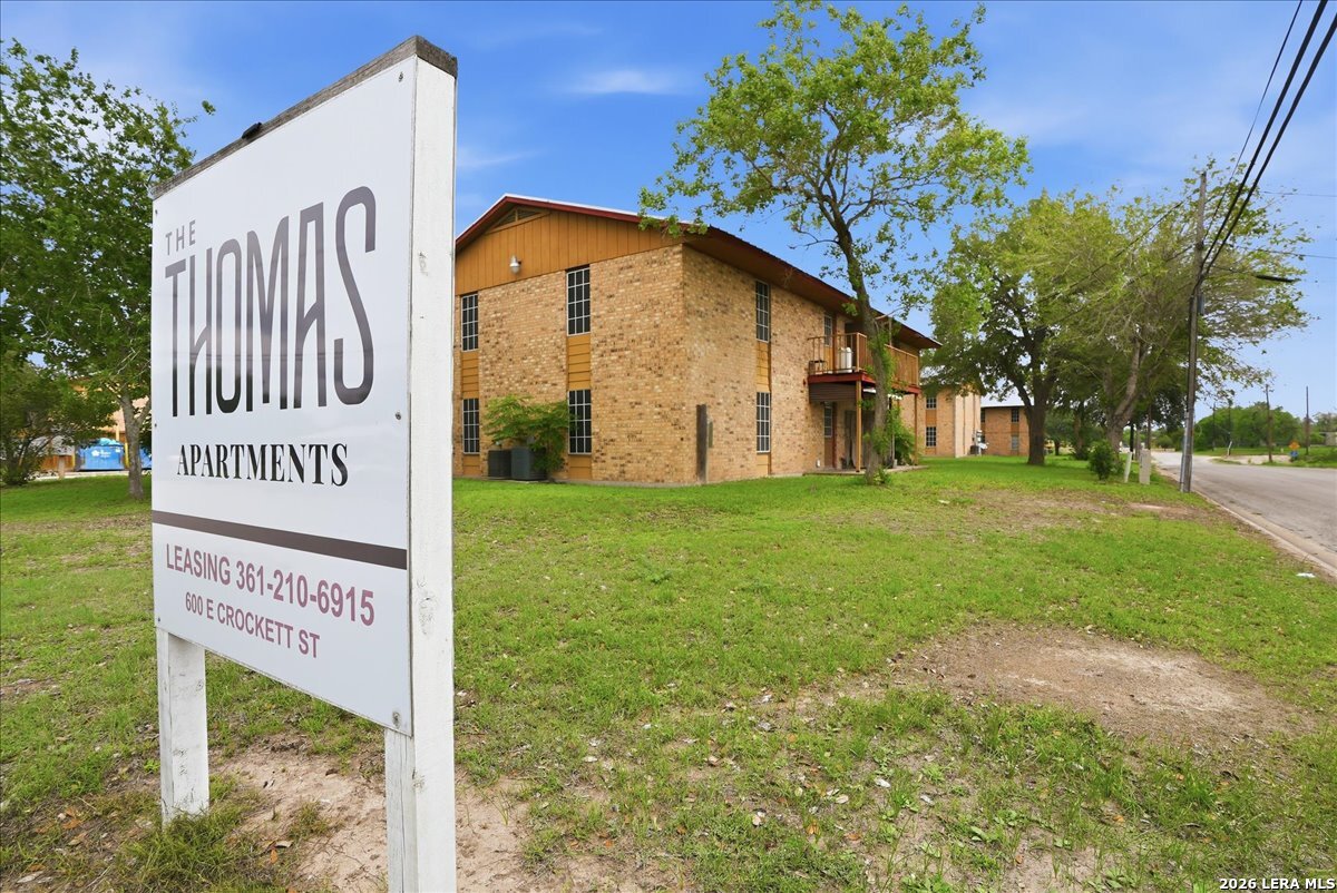 600 E Crockett Street Beeville TX 78102