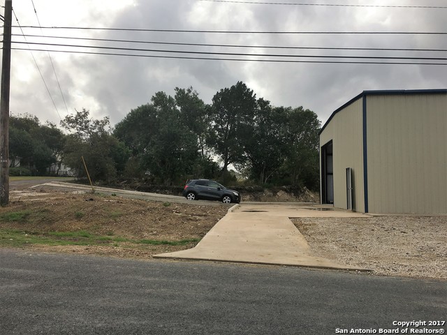 9322 Kneupper Lane Converse TX 78109