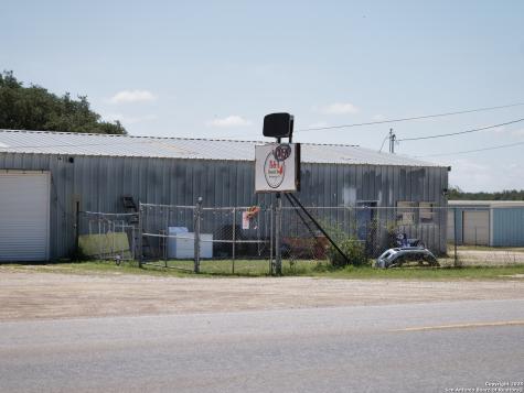 804 S Tx Highway 55 Rocksprings TX 78880