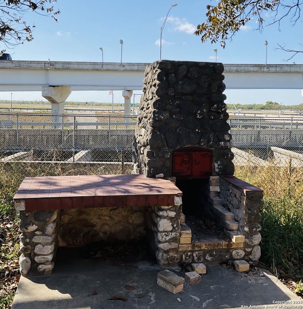 2940 Castroville San Antonio TX 78237