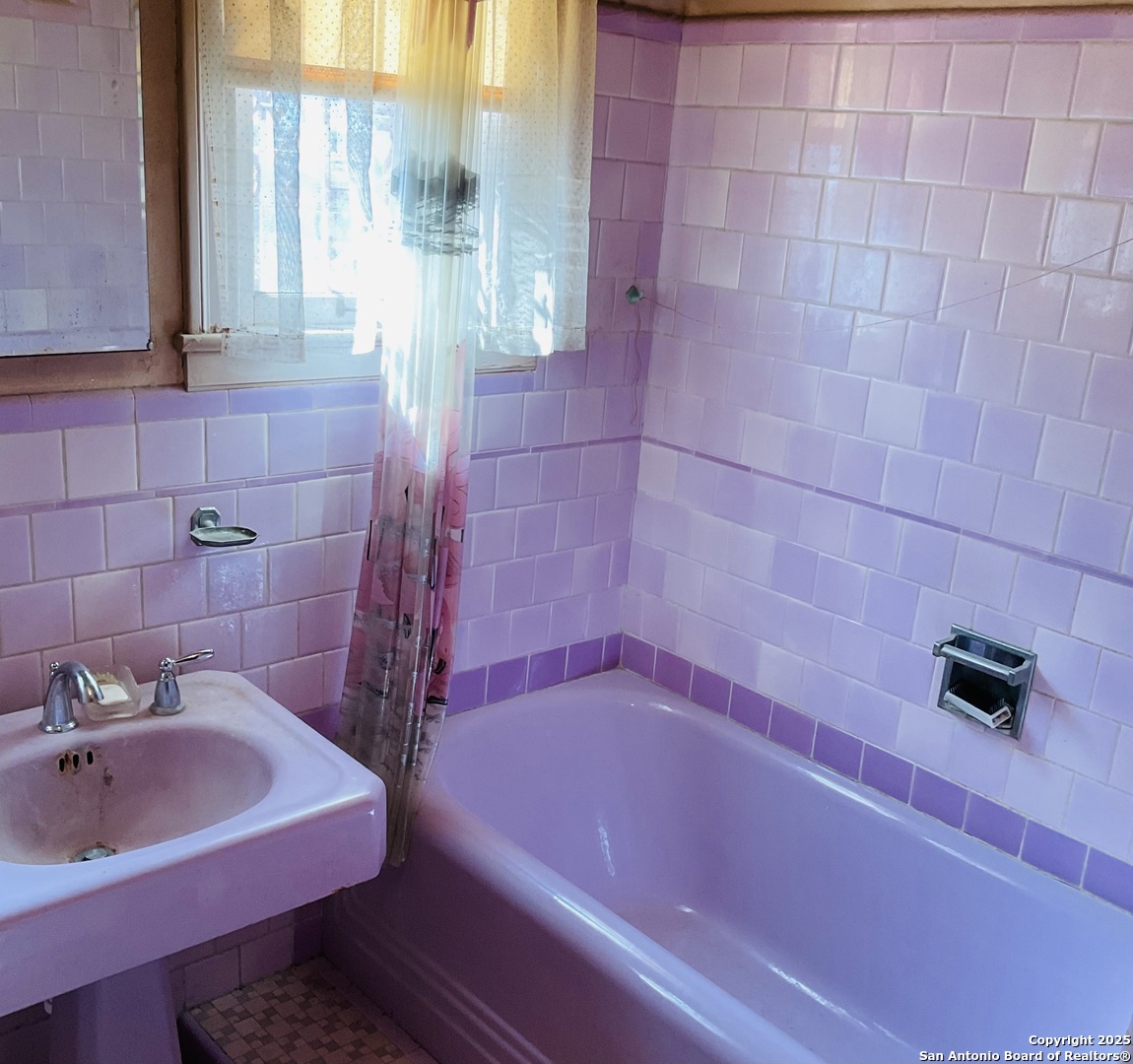 2940 Castroville San Antonio TX 78237