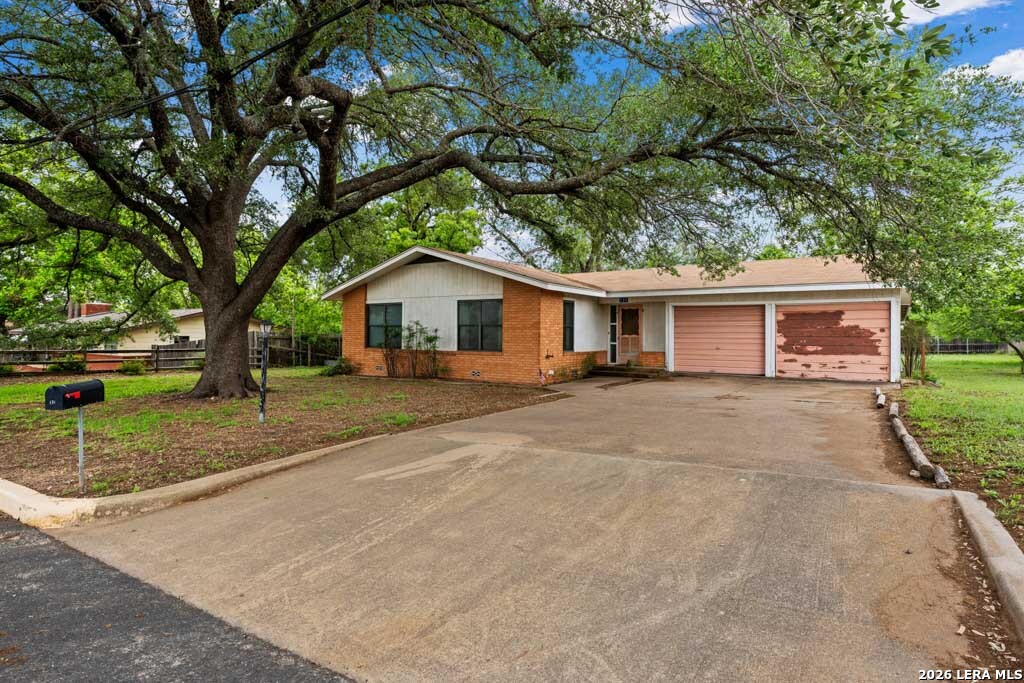 131 W Lower Crabapple Road Fredericksburg TX 78624