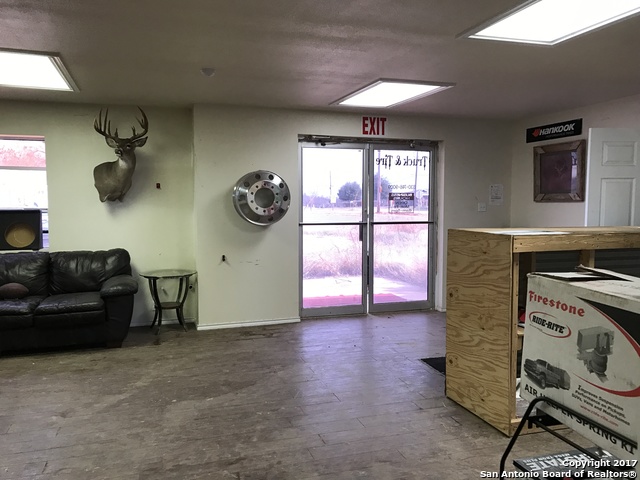 1119 S Oak Street Pearsall TX 78061