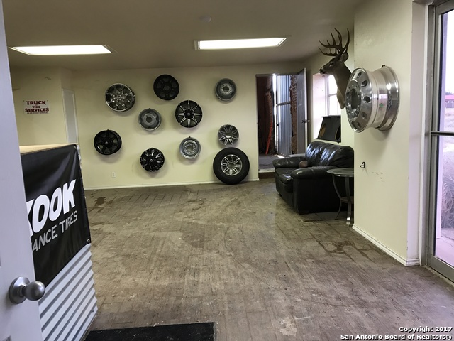 1119 S Oak Street Pearsall TX 78061