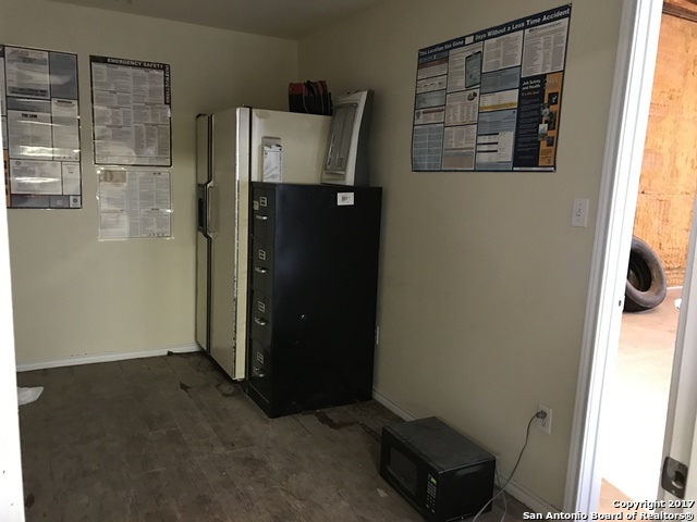 1119 S Oak Street Pearsall TX 78061