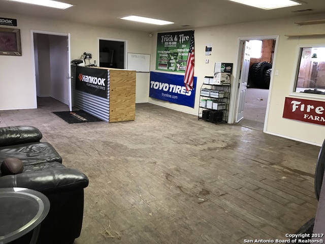 1119 S Oak Street Pearsall TX 78061