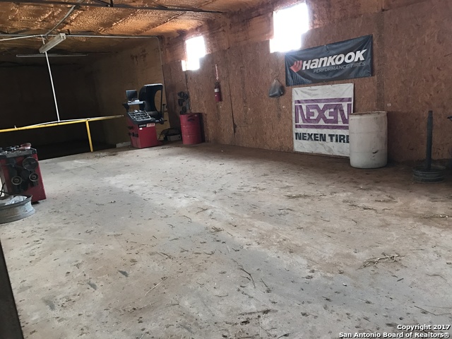 1119 S Oak Street Pearsall TX 78061