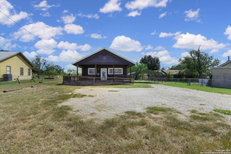 1212 10th Floresville TX 78114