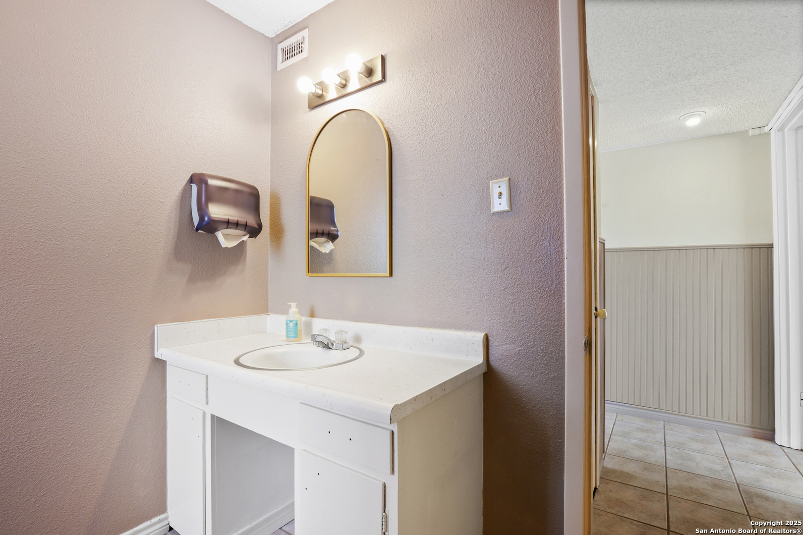 1212 10th Floresville TX 78114