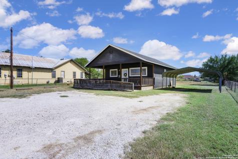 1212 10th Floresville TX 78114