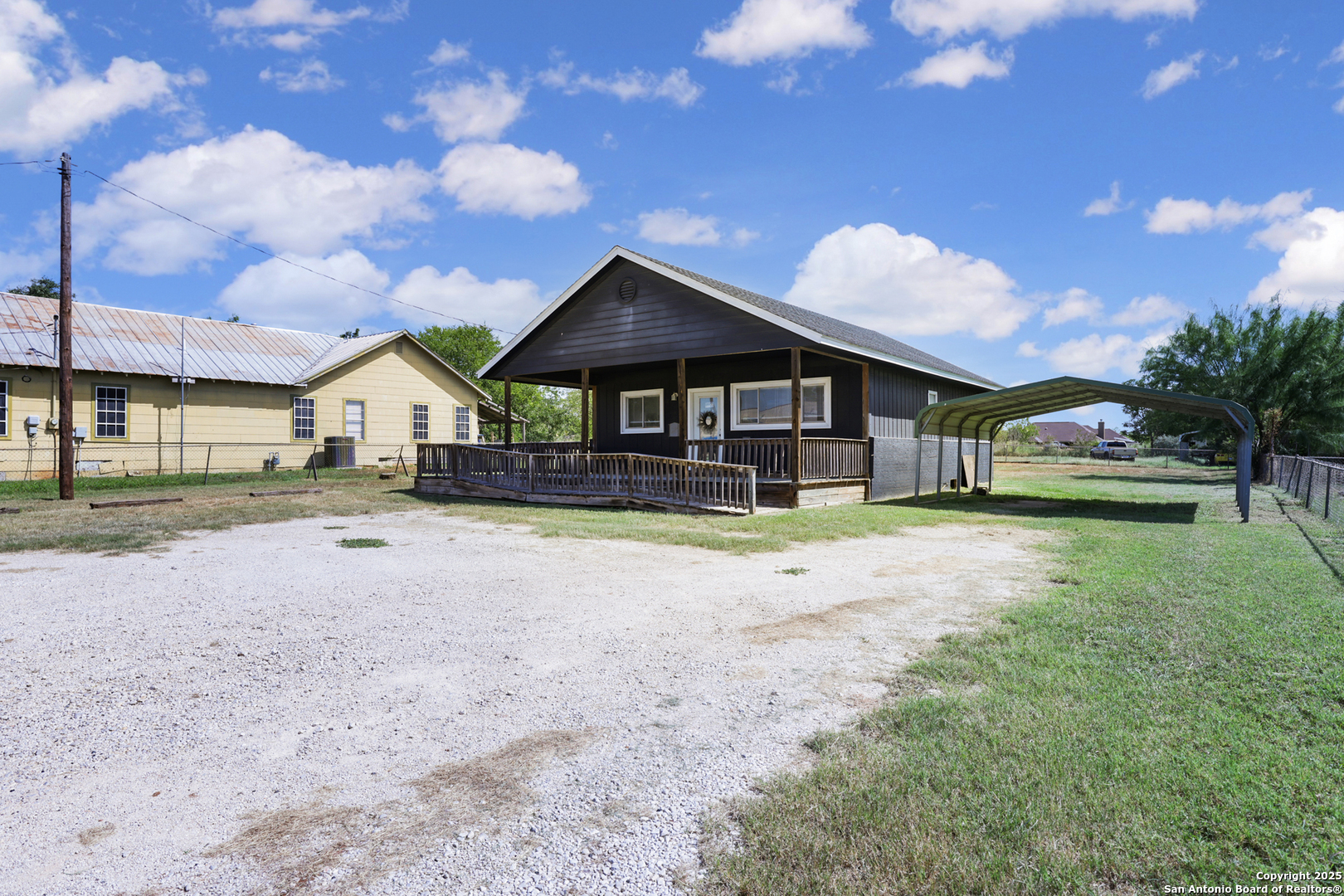 1212 10th Floresville TX 78114