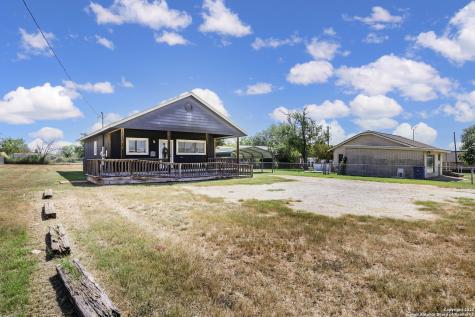 1212 10th Floresville TX 78114