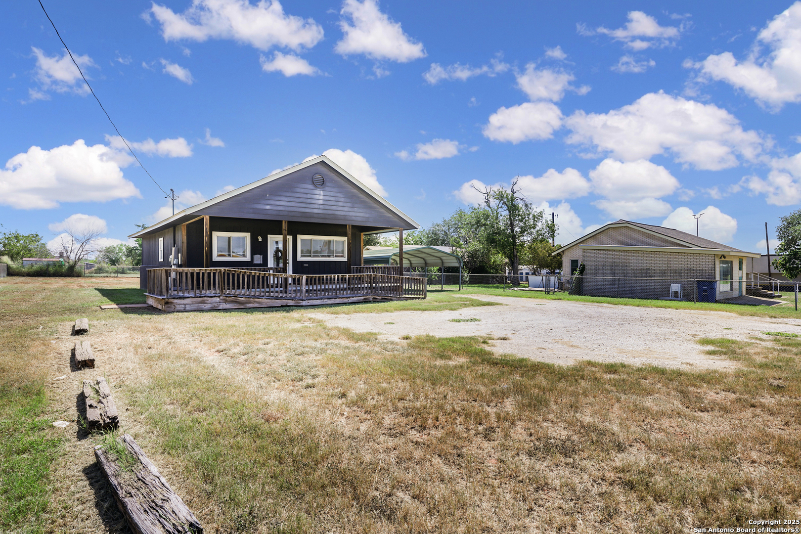 1212 10th Floresville TX 78114