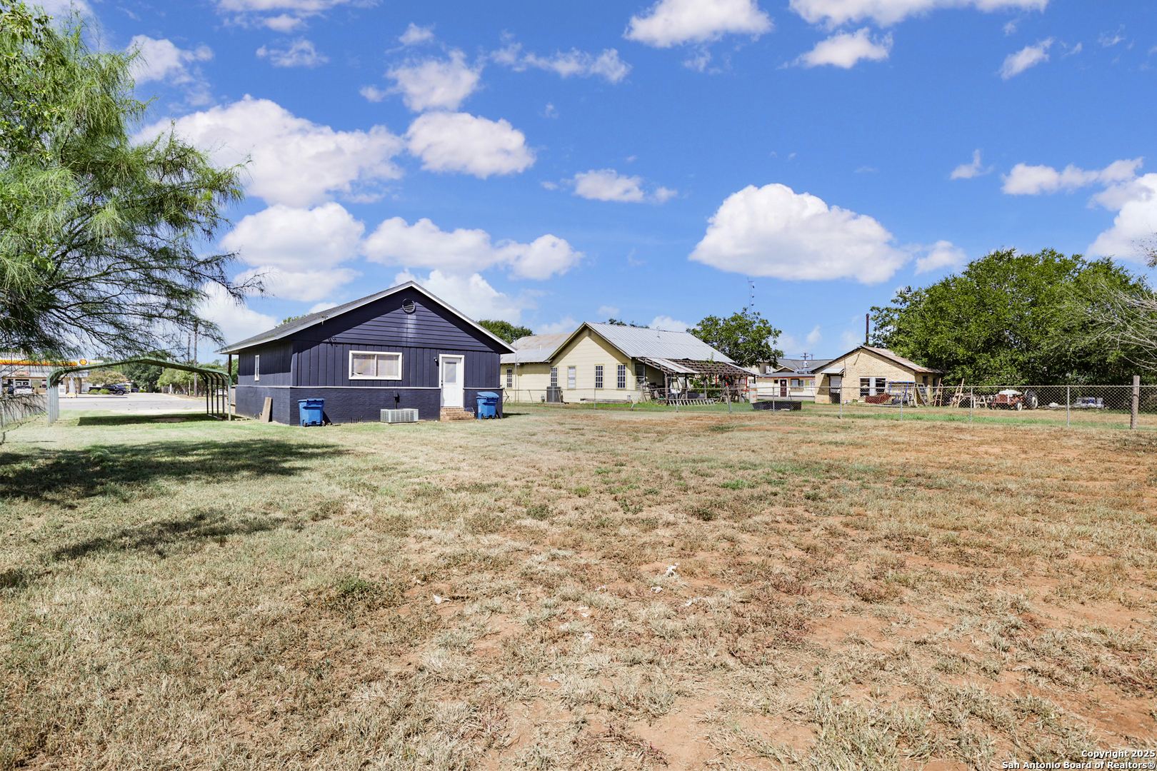 1212 10th Floresville TX 78114