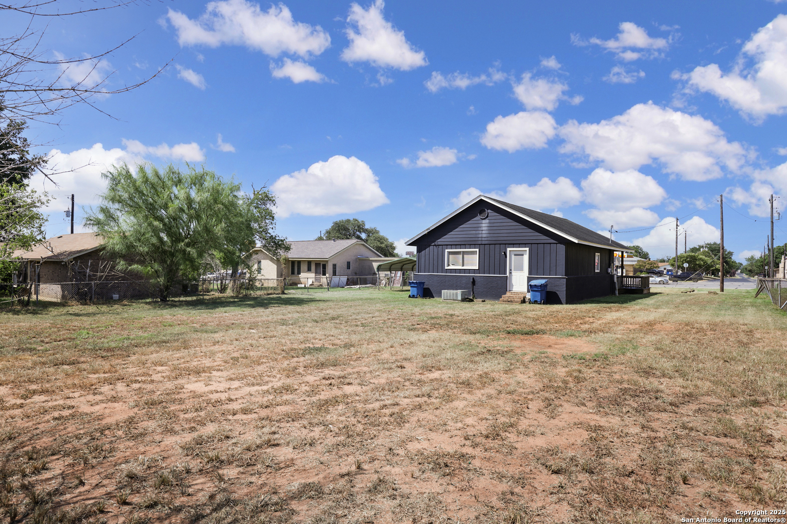 1212 10th Floresville TX 78114