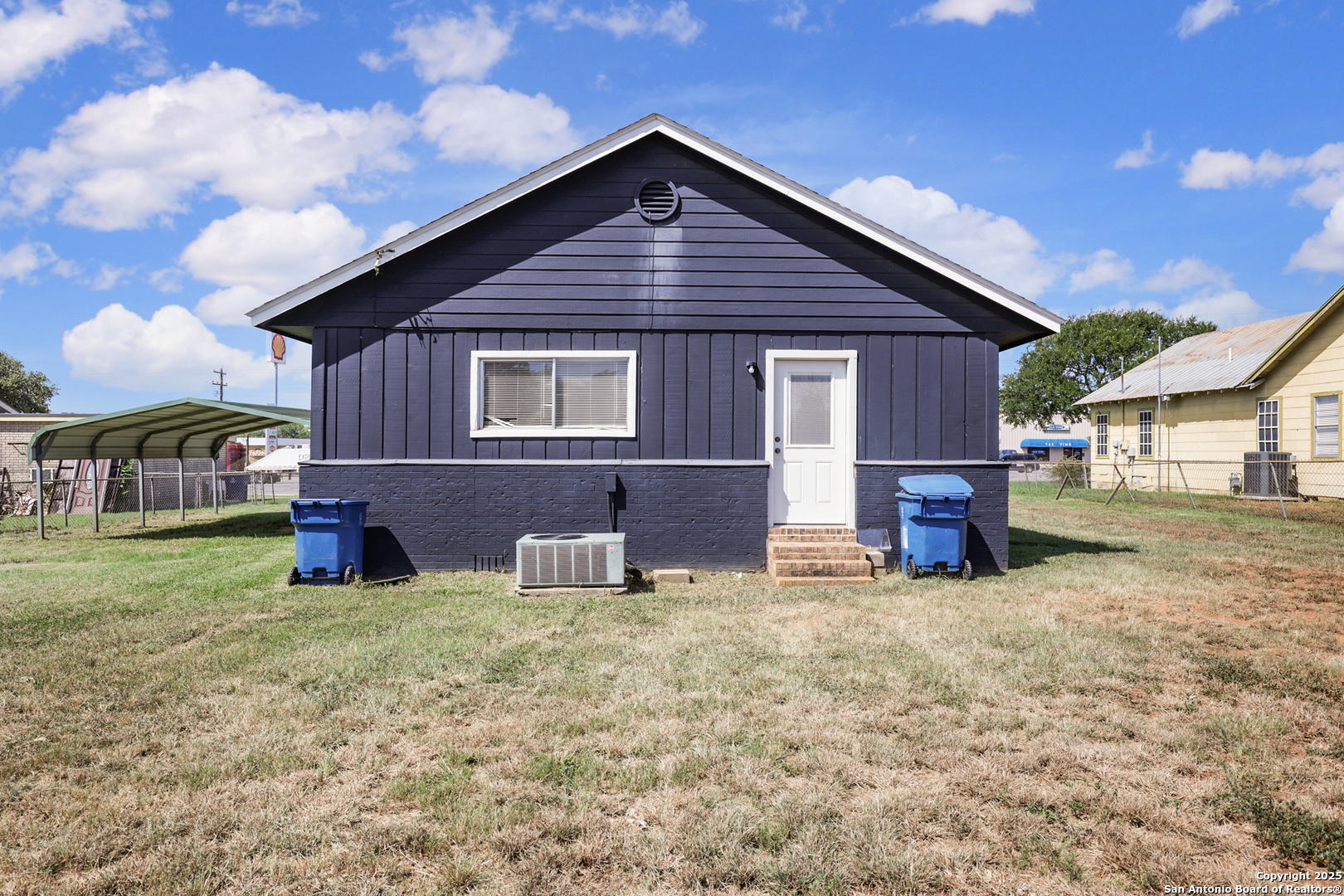 1212 10th Floresville TX 78114