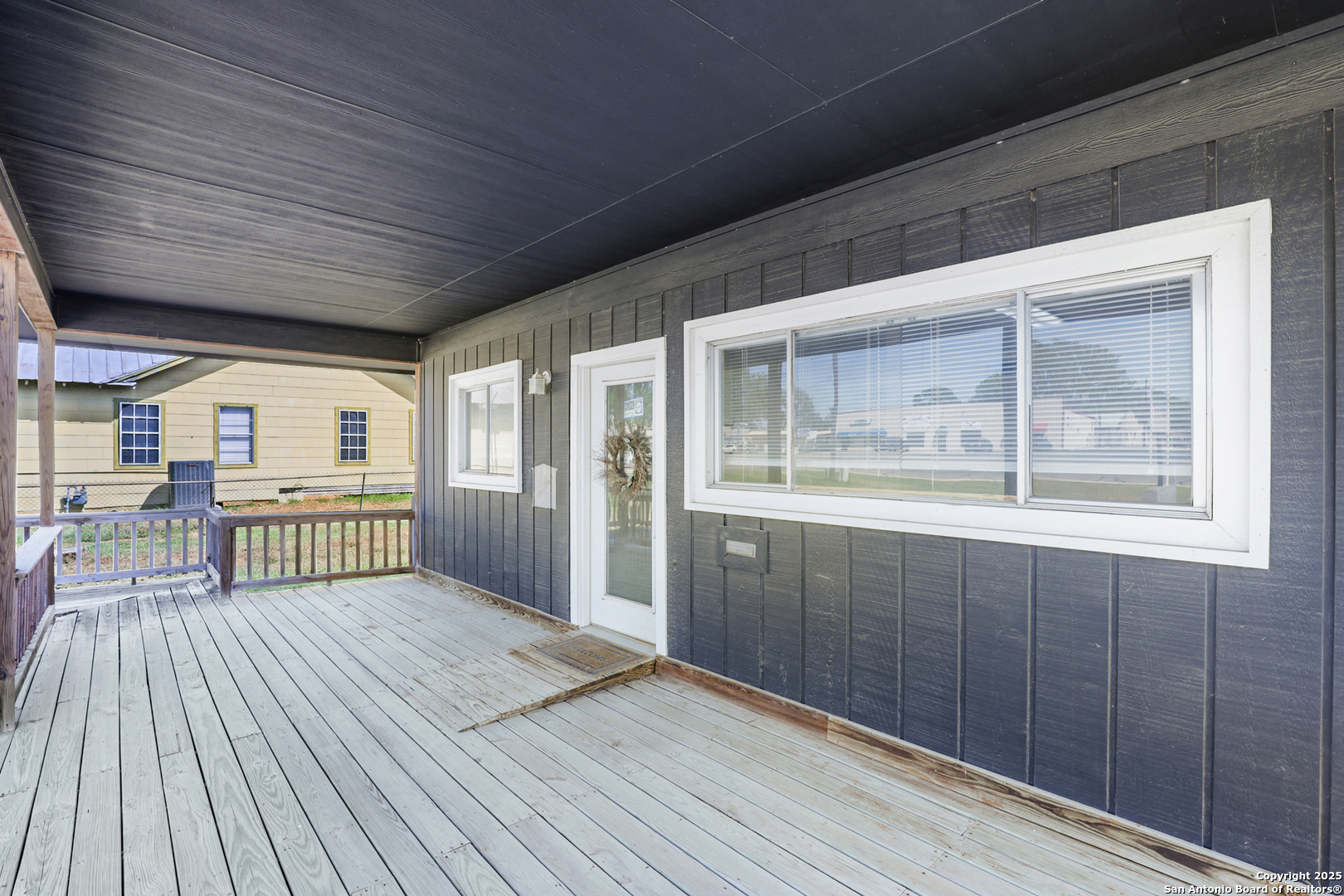 1212 10th Floresville TX 78114